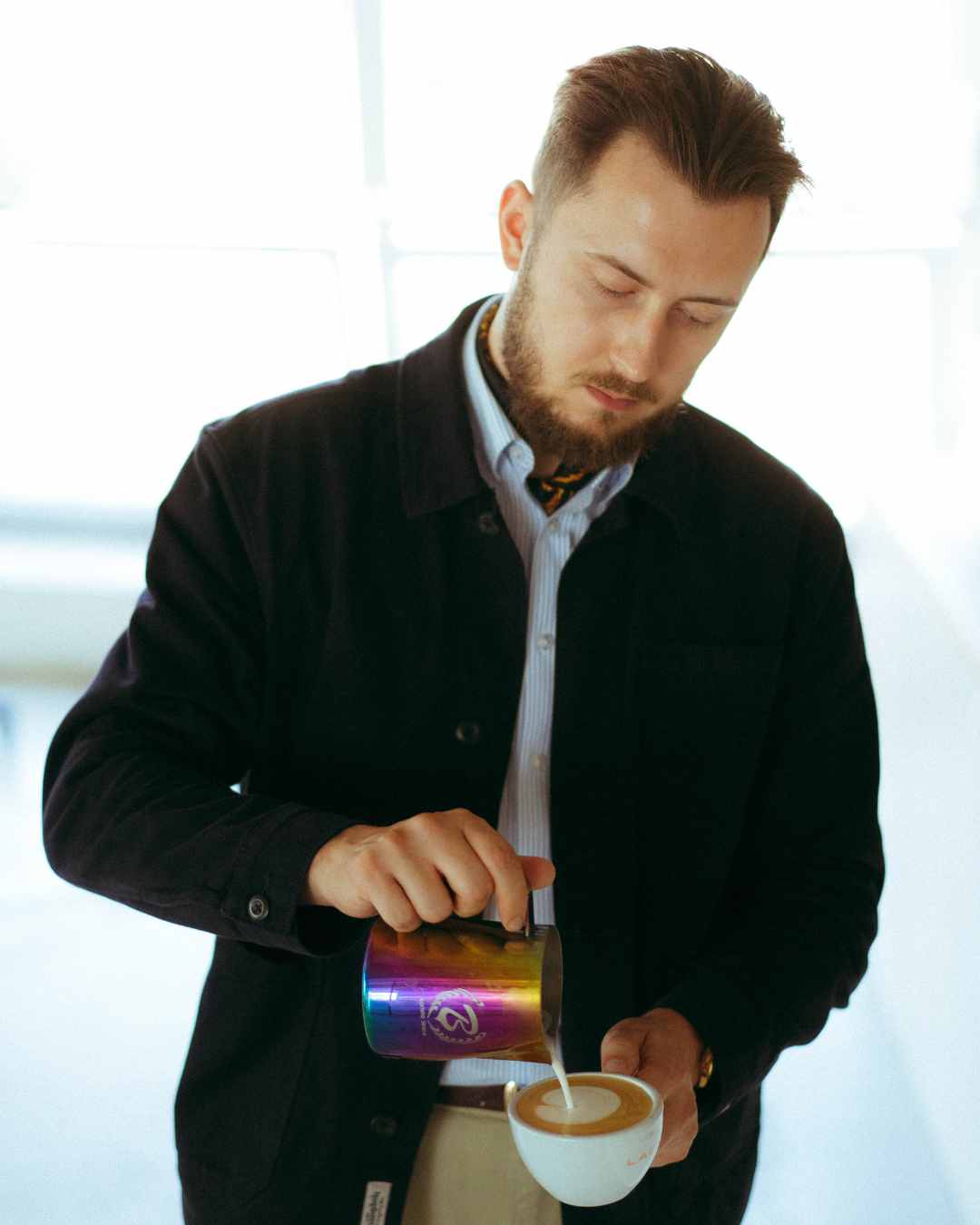 Co się dzieje z kawą po zaparzeniu? Jak temperatura zmienia smak w filiżance?