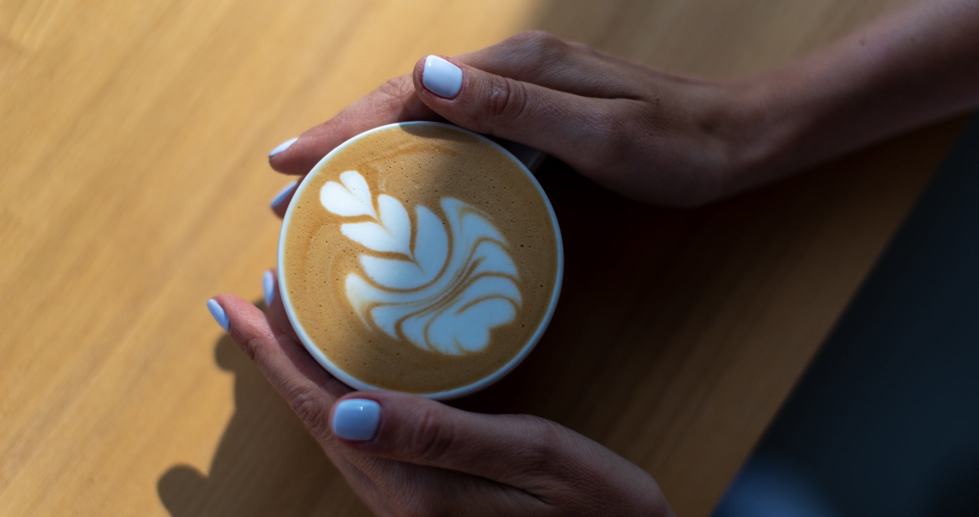 Flat white – co to za kawa? Jak ją zrobić?