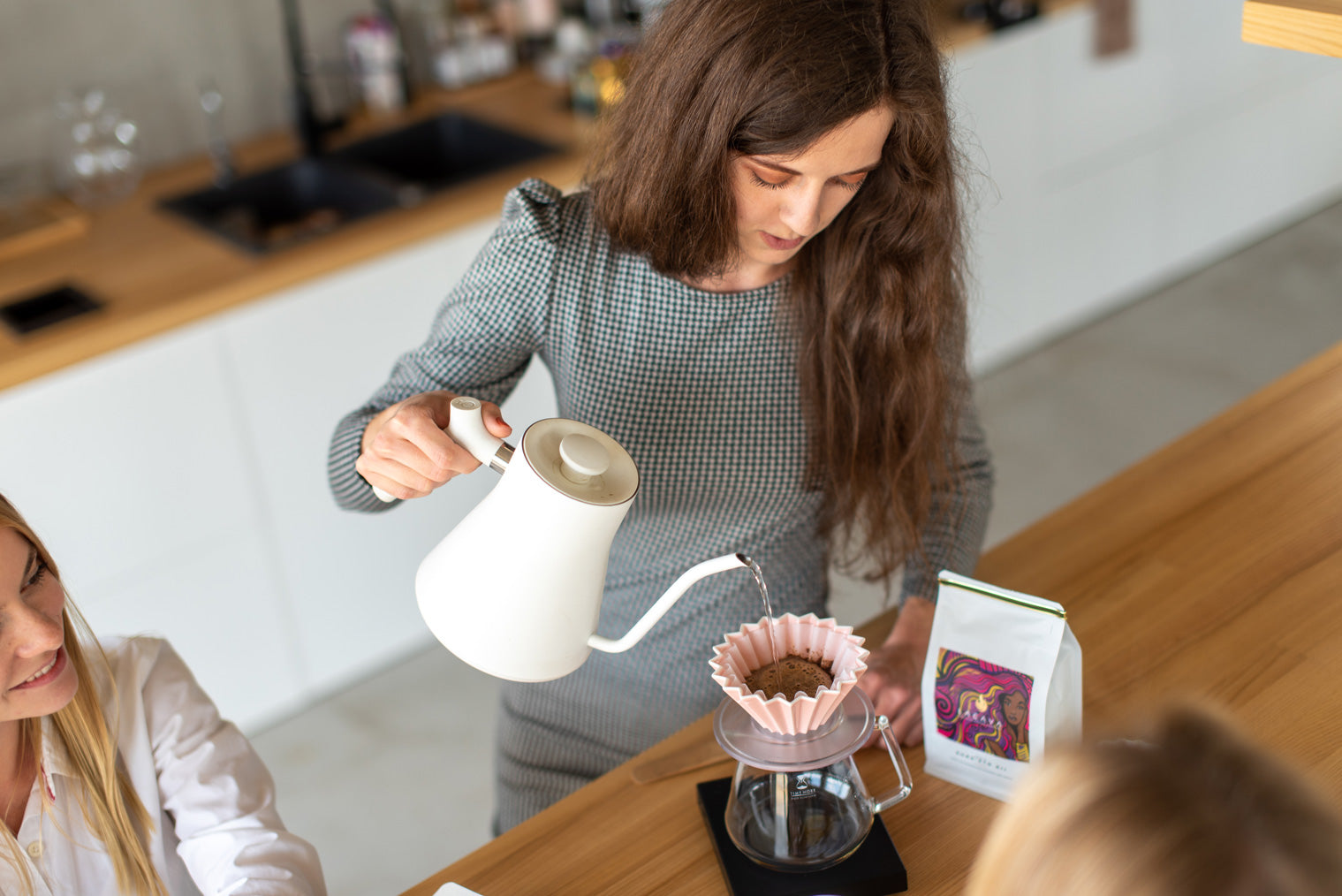 Czajnik do kawy - Elektryczny z temperaturą do parzenia. Jaki wybrać?
