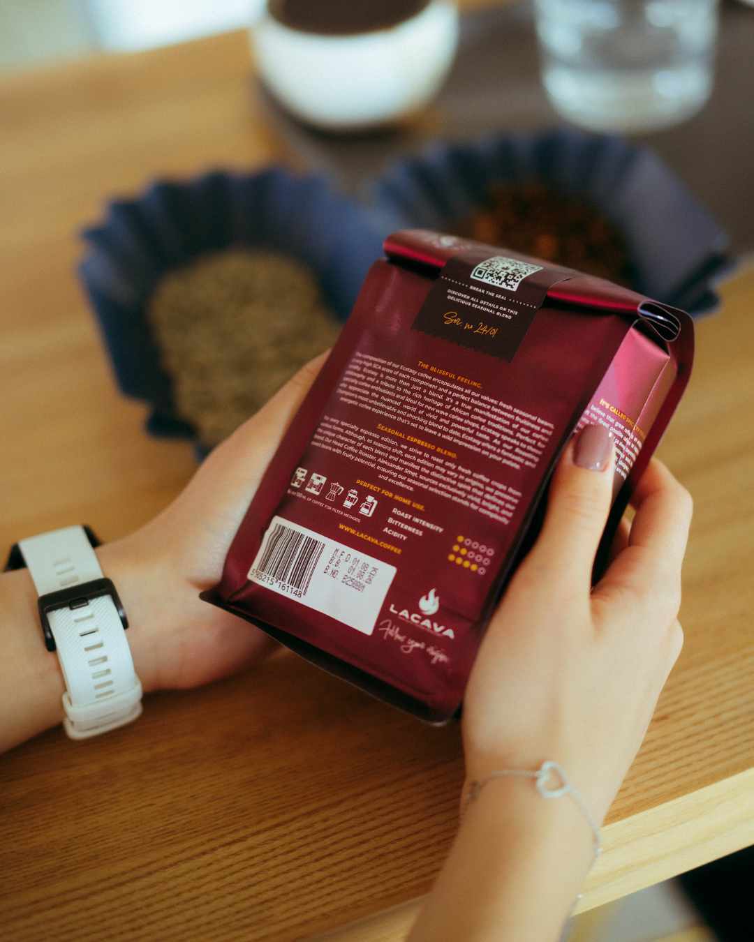 Dlaczego świeżość kawy jest tak ważna? Prawda o degazowaniu i dacie palenia