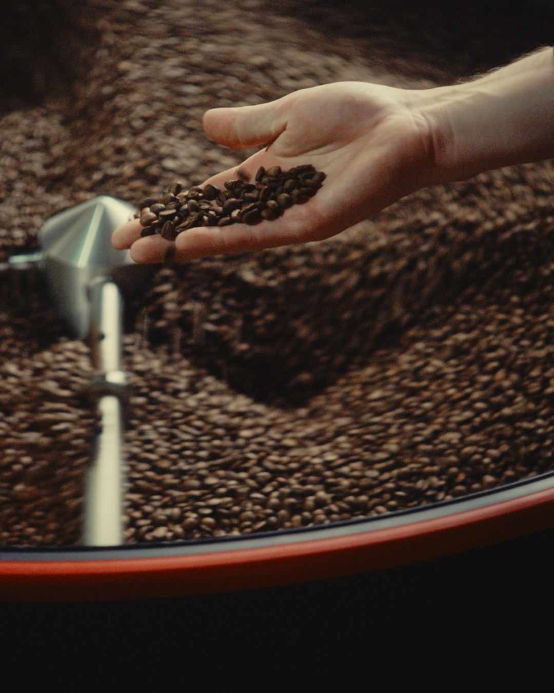 Jasne palenie vs ciemne palenie: jak to wpływa na smak kawy?