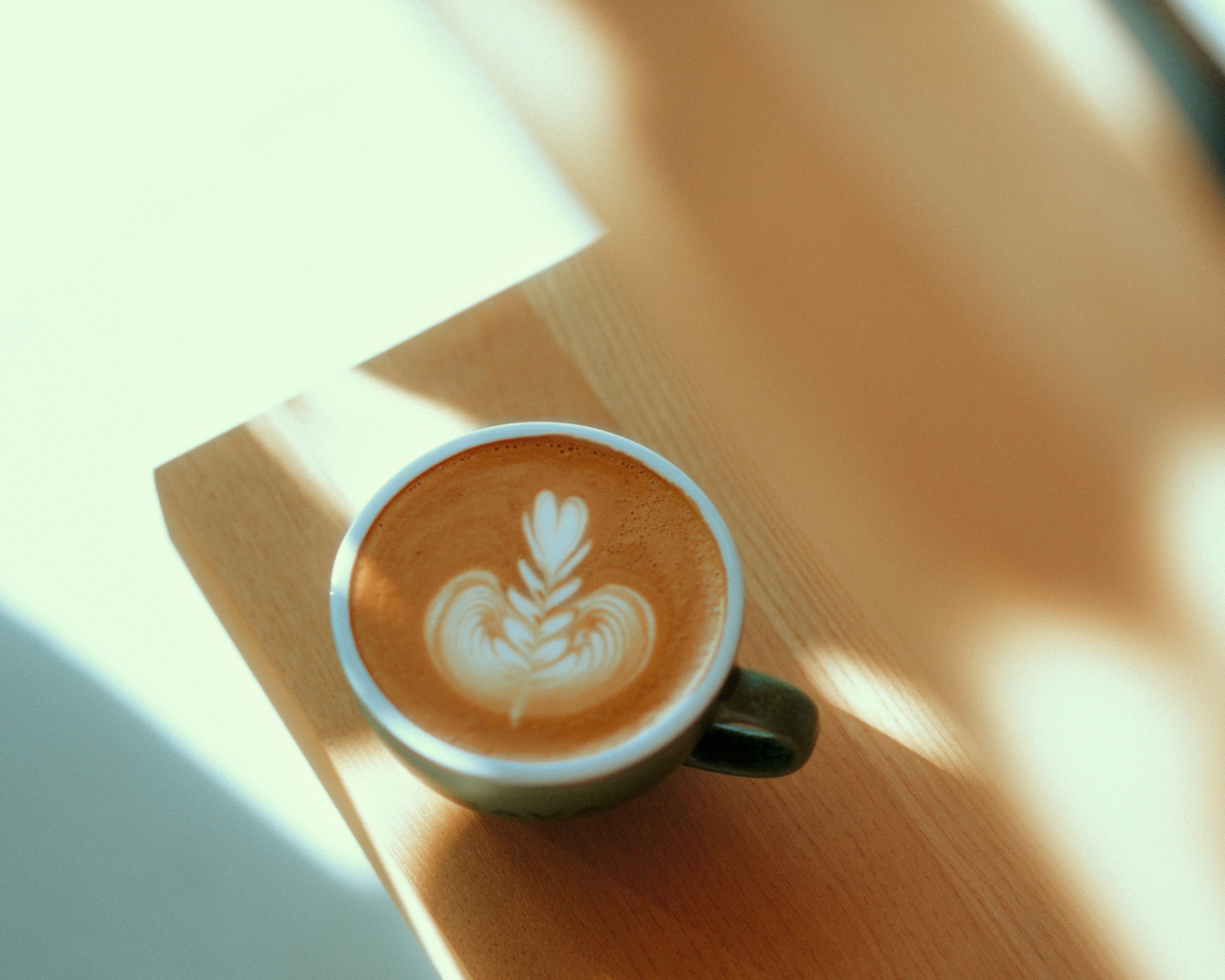 Nietypowe sposoby picia kawy na świecie – podróż przez smaki i tradycje