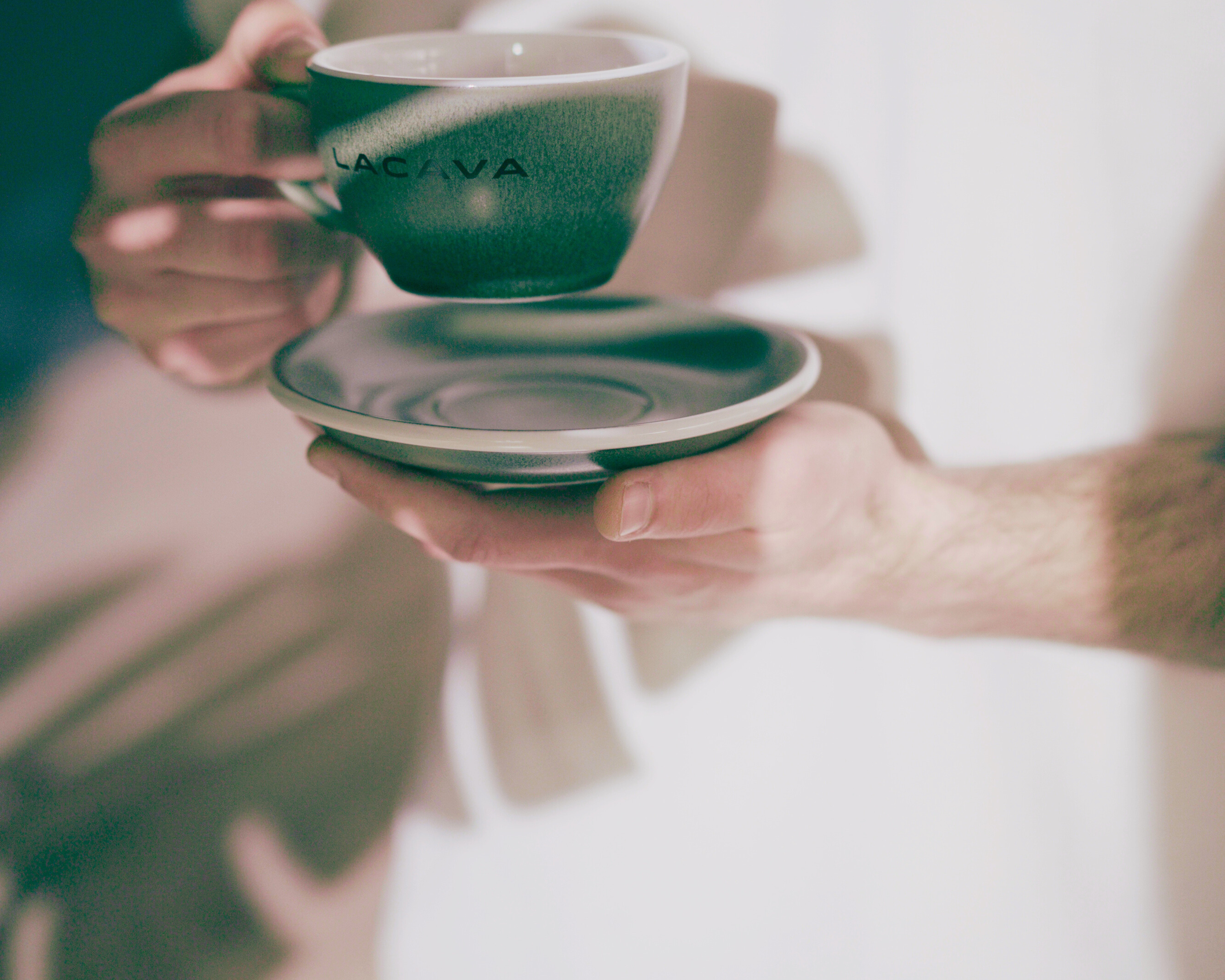 Jak kawa wpływa na koncentrację? Eksperckie spojrzenie na kofeinę i funkcje poznawcze